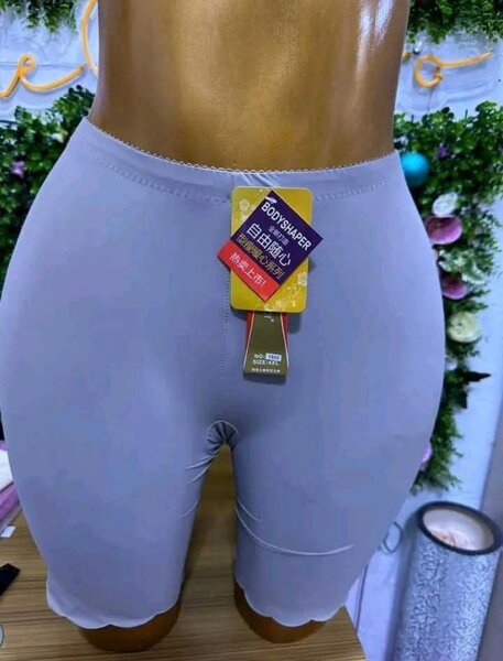 Short sculptant taille haute femme