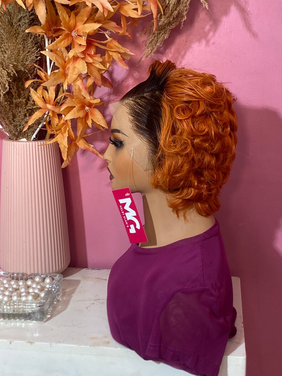 Perruque Bouclée Orange Stylée