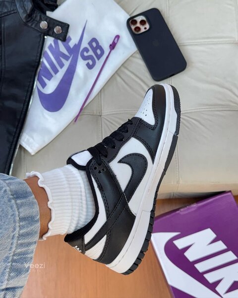 Baskets Nike Blanches et Noires