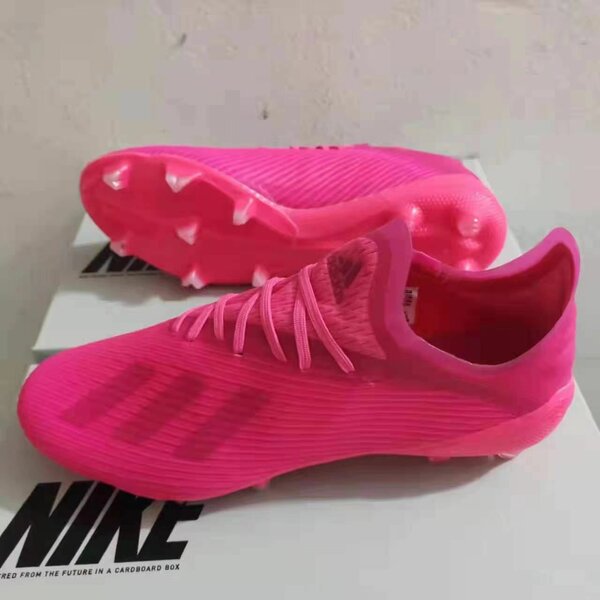 Chaussures de football roses