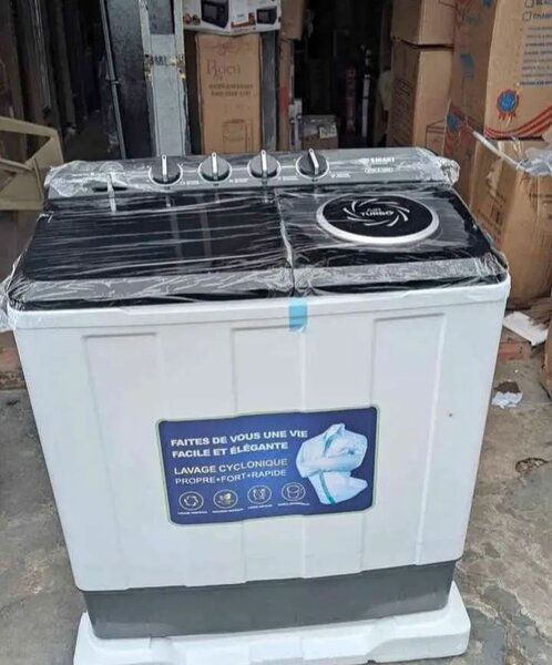 Machine à laver semi-automatique avec essoreuse