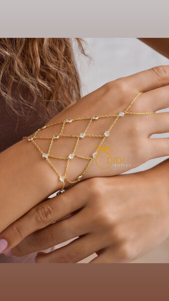 Bracelet enchaîné doré élégant