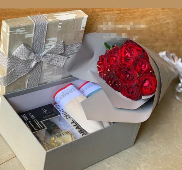 Gift set with flowers and perfume