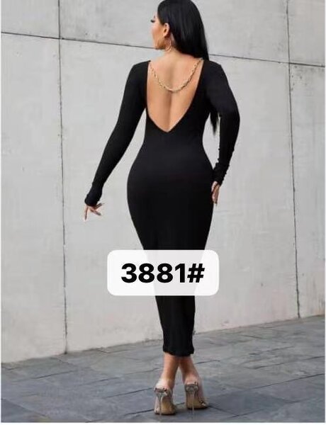 Robe Noire 'Off' Tendance