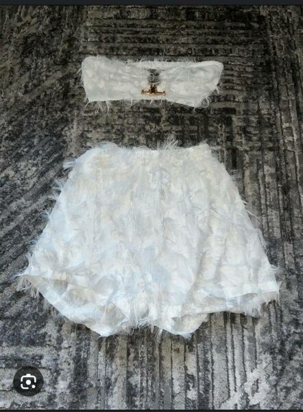 Ensemble court en dentelle blanche