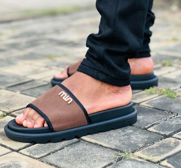 Tongs en cuir confortables