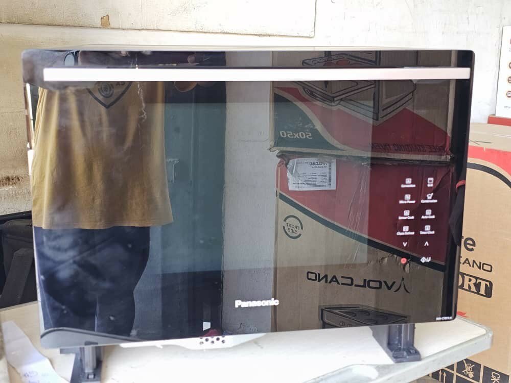 Authentic Panasonic 31 Littes Microwave- black