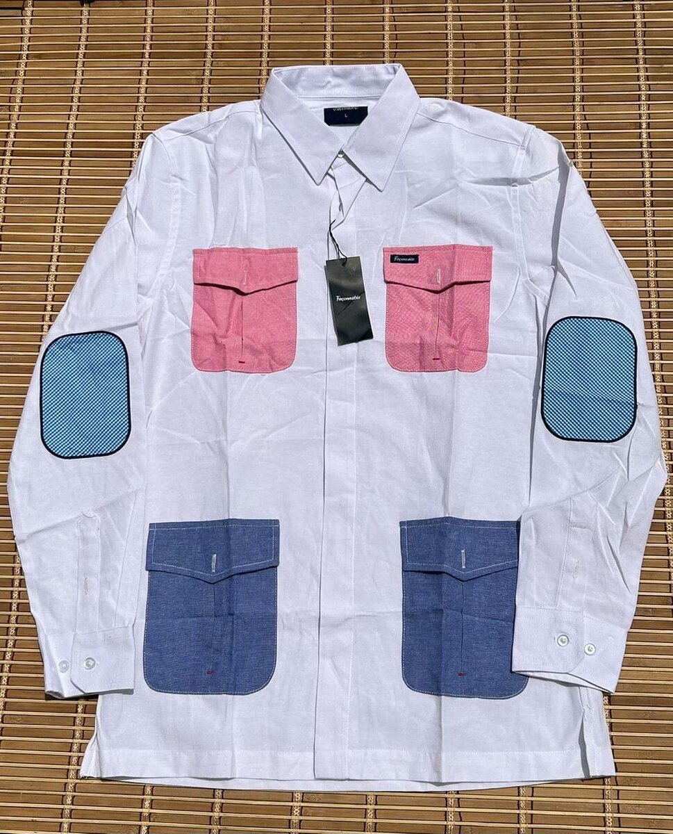 Chemise à poches colorées