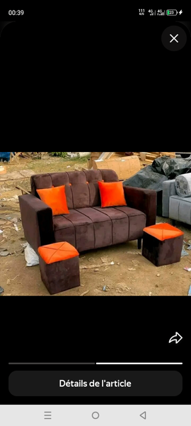 Canapé 3 places avec 2 poufs