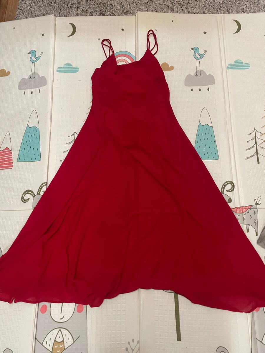 Универсальное красное платье с открытой спиной