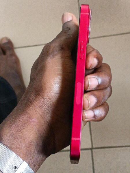 iPhone 13 rouge casi neuf