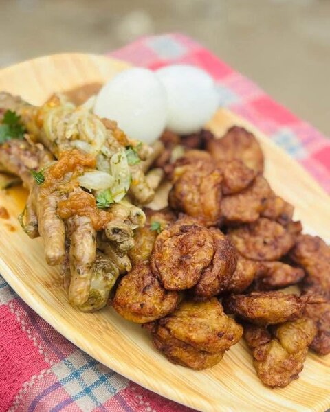 Délice de plantains frits et gésiers