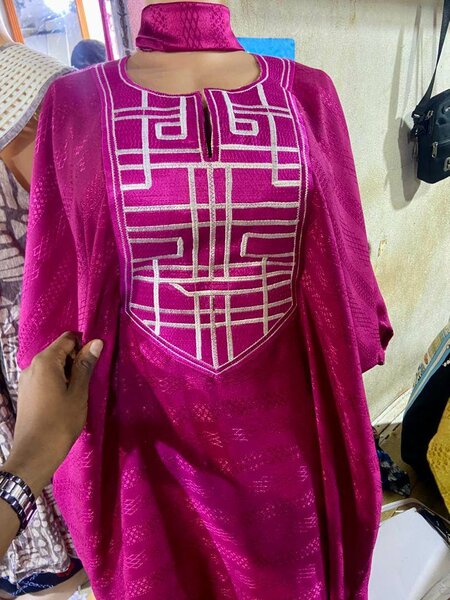Robe caftan brodée élégante