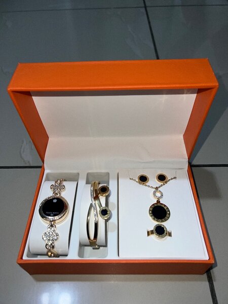 Ensemble en coffret disponible