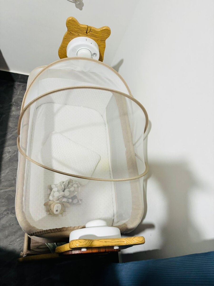 Berceau bébé avec baldaquin