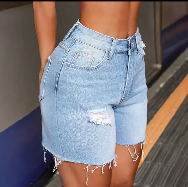 Short en jean déchiré