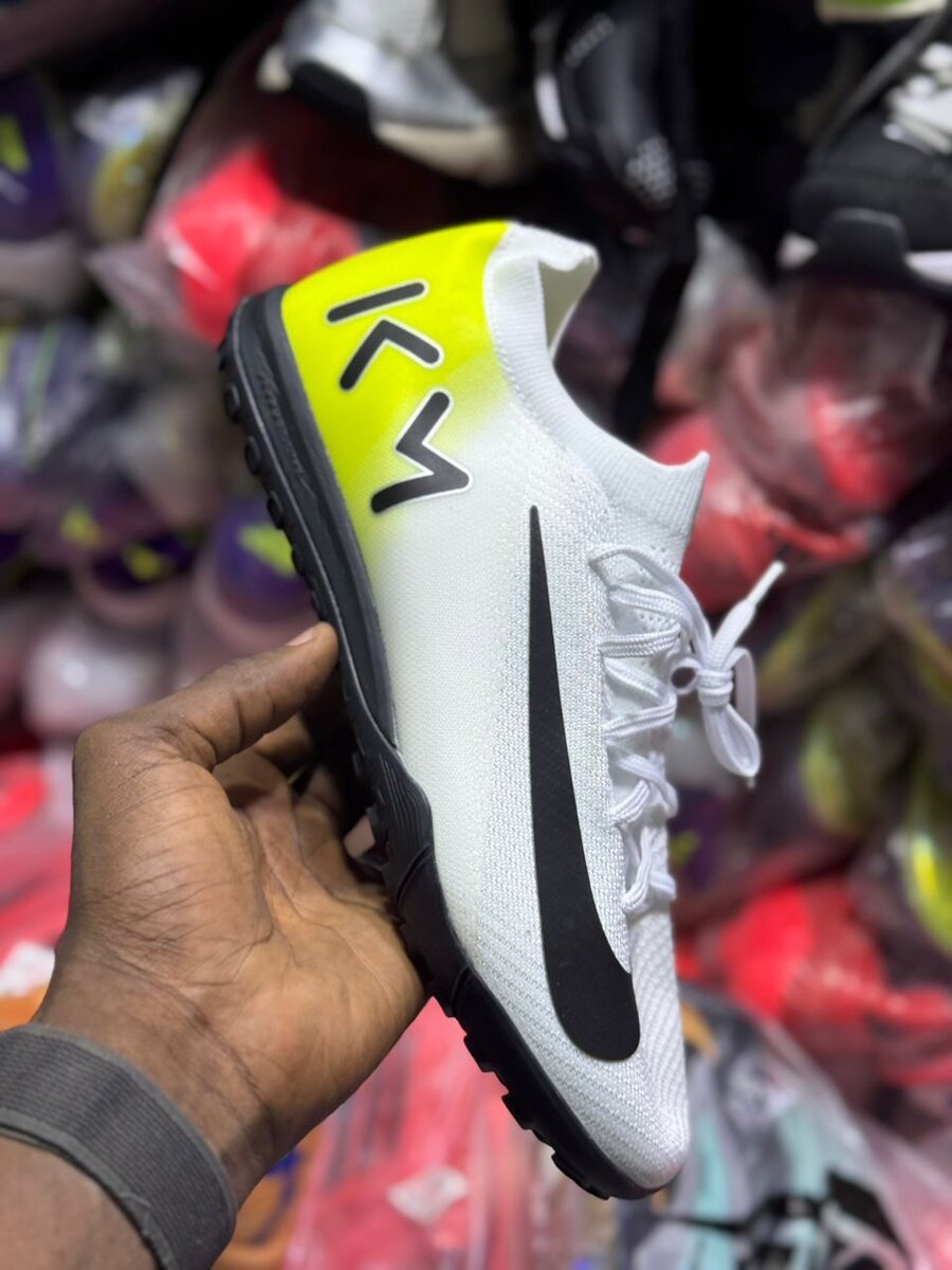 Chaussures de Football Dynamiques