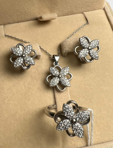 Комплект из серебра