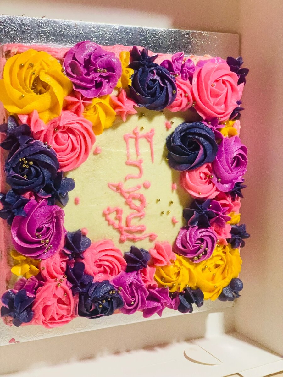 Vanilla square rosettes cake