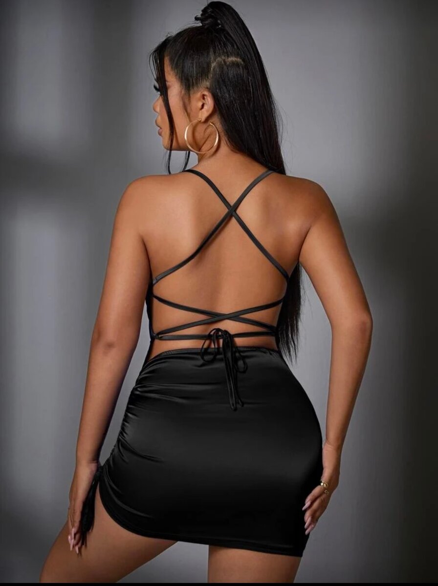 Robe mini noire élégante