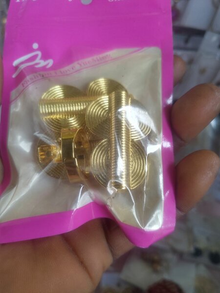 Boucles d'oreilles dorées élégantes