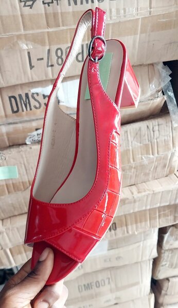 Sandales rouges élégantes