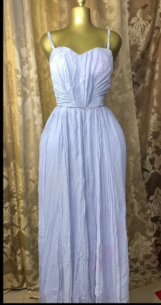 Robe longue élégante à bretelles