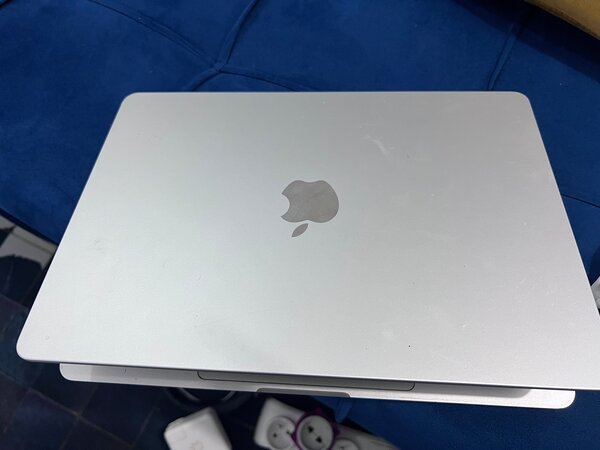 Apple MacBook  Air M2 2022