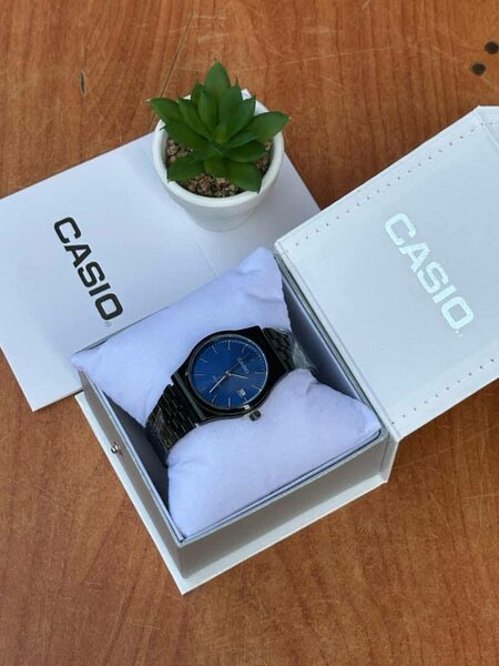 Montre Casio élégante bleu