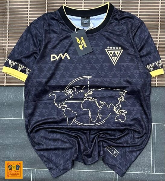 Maillot de football noir design