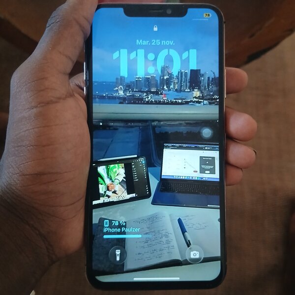 iPhone 11 pro max Or 64 giga