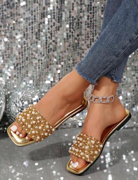 Sandales dorées perlées