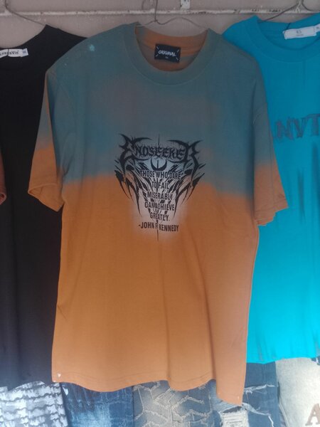 T-shirt à motifs graphiques