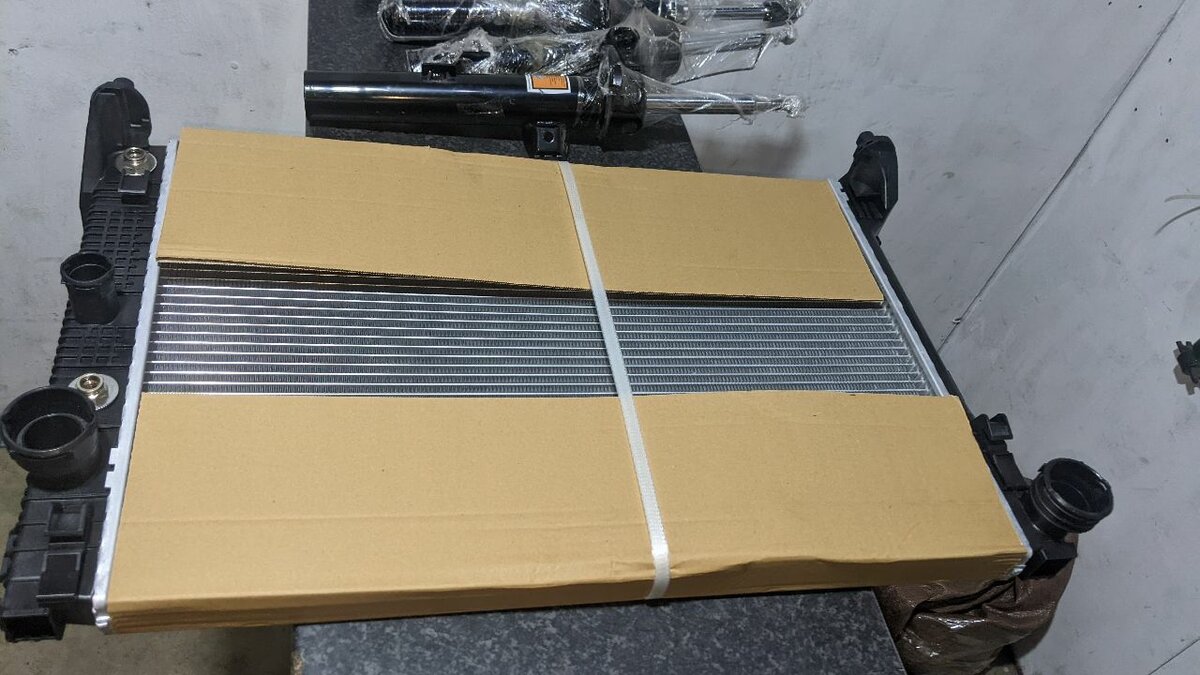 Cooling Radiator BENZ E500 W212 ,BENZ C300 X204 2016