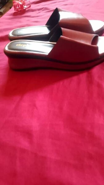 Sandales en cuir rouge femme