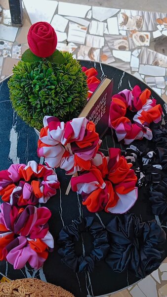 Chouchous en soie colorés