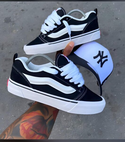 Baskets Noires et Blanches Style Urbain