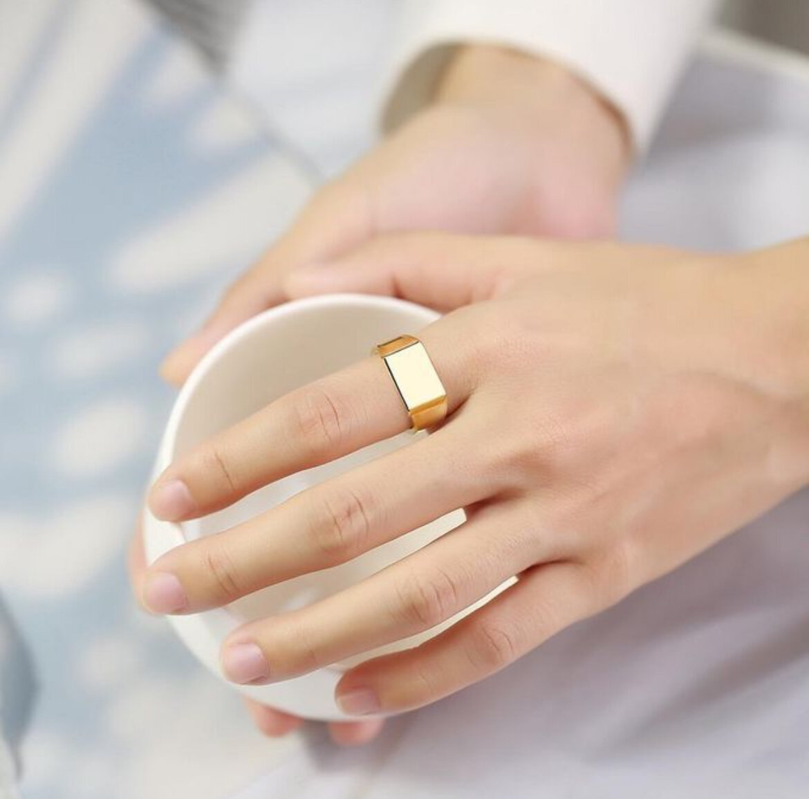 Bague minimaliste dorée élégante