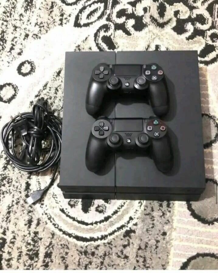 Console PS4 avec jeux