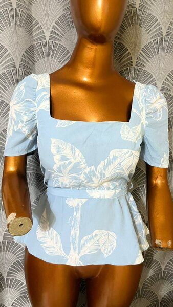 Blouse carrée florale bleue