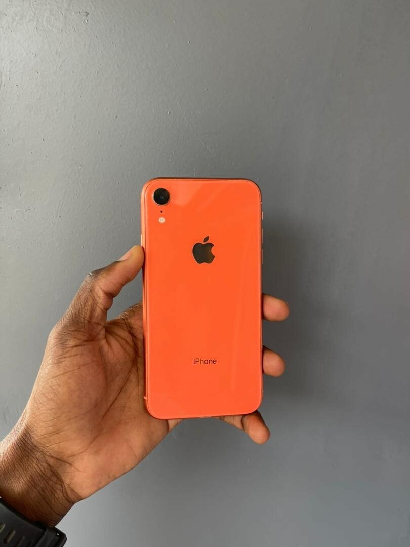 iPhone XR 64giga casineuf tout passe propre