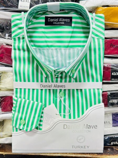 Chemise à rayures vertes