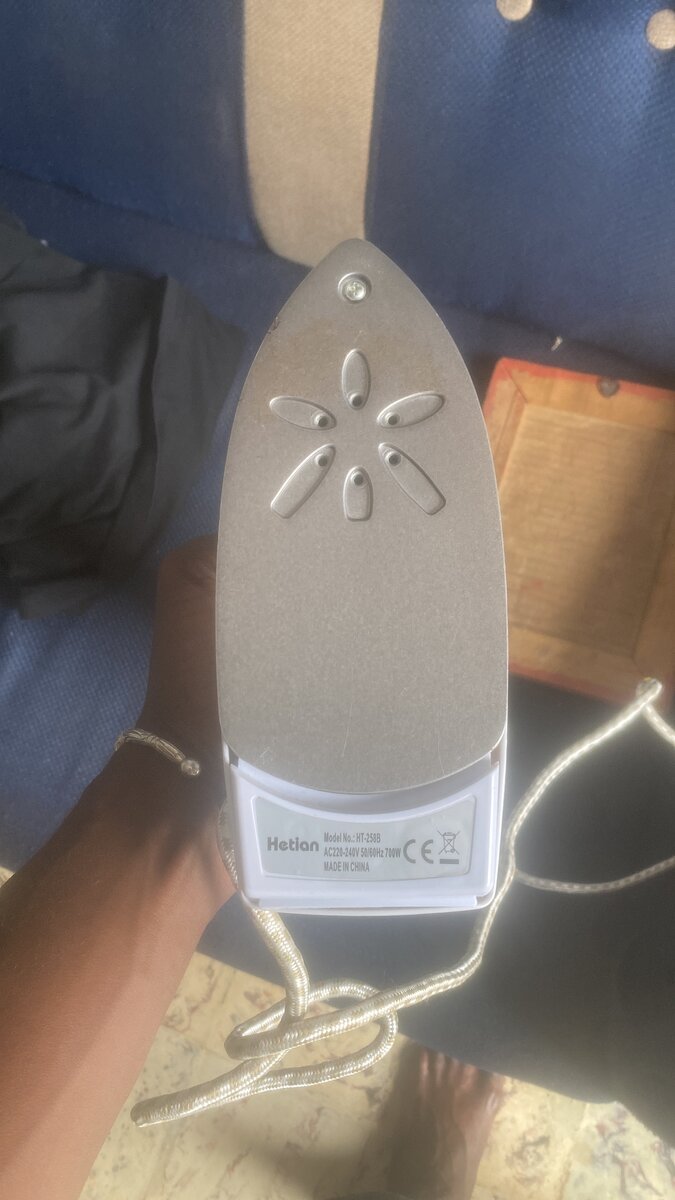 Fer à repasser compact portable