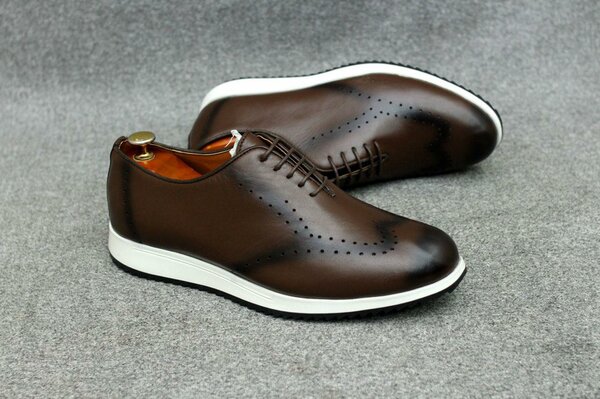 Chaussures pour hommes en cuir élégantes et de haute qualité