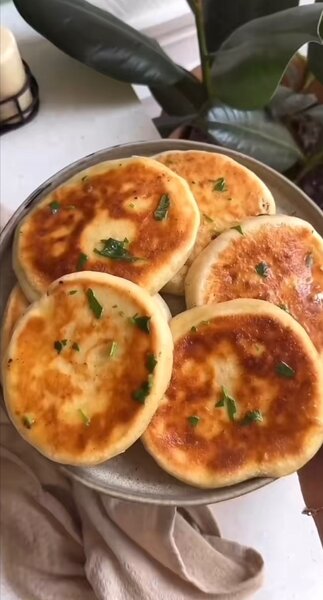 Cheese naan
