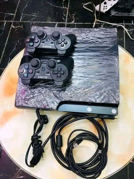 Console PS2 avec manettes