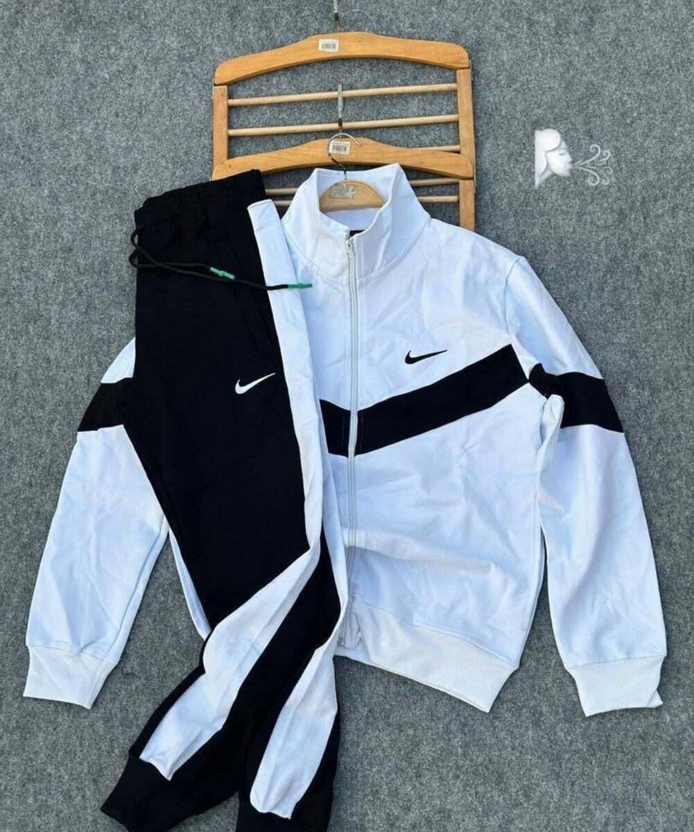 Survêtement de sport Nike moderne