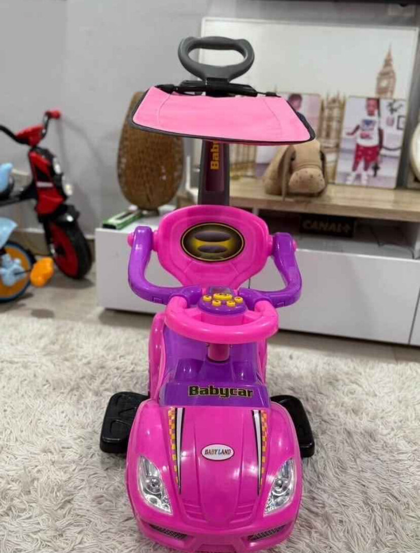 Voiturette bébé rose avec auvent