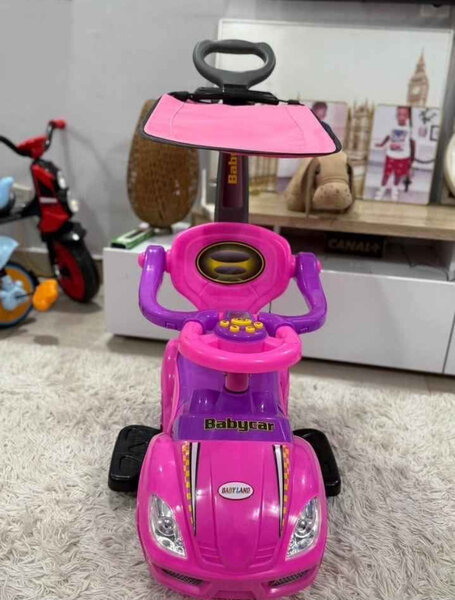 Voiturette bébé rose avec auvent