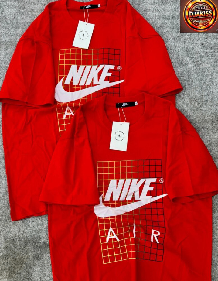 T-shirt Nike Air rouge design graphique